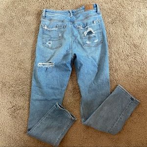 AE Mom Jeans. Size 2.